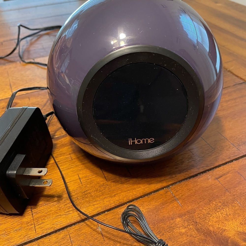 IHome Clock With Color Changing Light - Picture 2 of 3